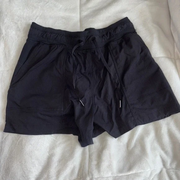 Size 8 Lululemon Dance Studio HR Short 3.5” black shorts - Picture 1 of 4